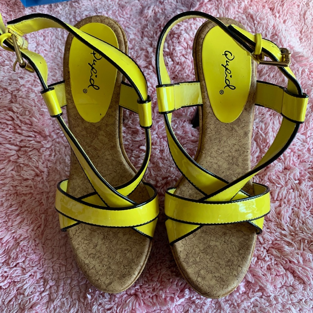 Cork with yellow straps heels